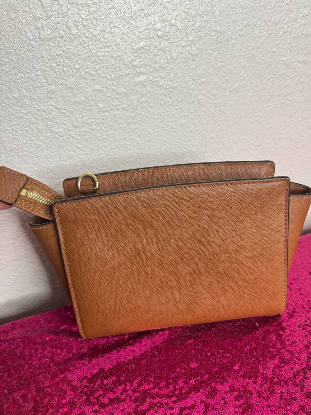 MICHAEL KORS 🤎 Tan Cosmetics Bag, Gold Zipper - Picture 9 of 11